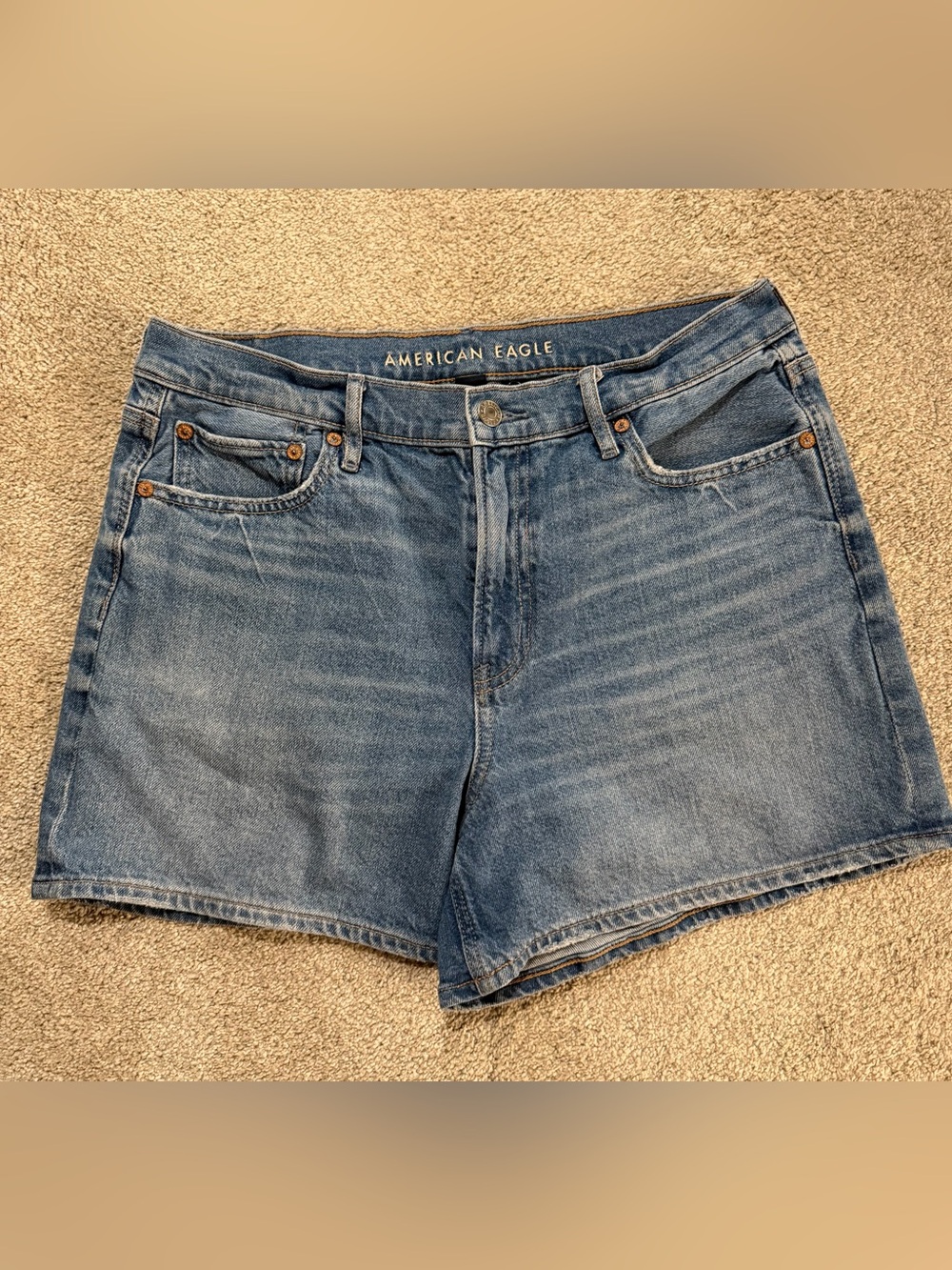 Women’s American Eagle size 10 Relaxed Style Jean shorts